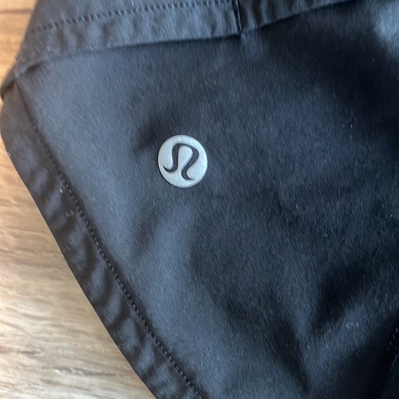 Speed Up Mid Rise 2.5 inch Lululemon shorts - Picture 3 of 6